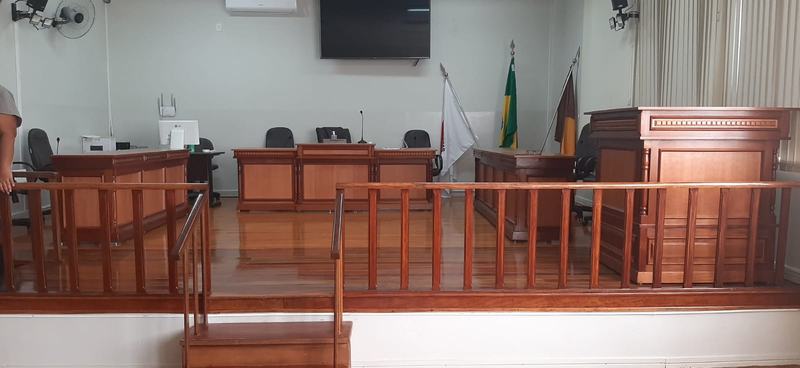 MÓVEIS DO ANTIGO FORUM DE CÁSSIA SÃO RESTAURADOS E SERÃO USADOS EM REUNIÕES NO PLENÁRIO DA CÂMARA MUNICIPAL