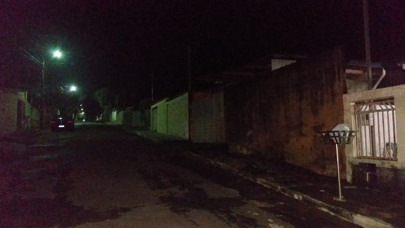 VEREADOR PEDE MELHORIAS NA ILUMINAÇÃO PÚBLICA NA RUA ROBERTO AZEVEDO