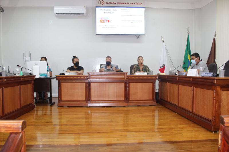 Secretária Municipal de Assistência Social e Habitação presta contas na Câmara