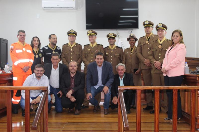 CÂMARA MUNICIPAL CÁSSIA ENTREGA MEDALHAS DO MÉRITO GUARDIÃO CASSIENSE