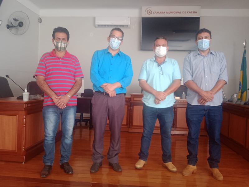VEREADORES DE CARMO DO RIO CLARO VISITAM CÂMARA MUNICIPAL DE CÁSSIA