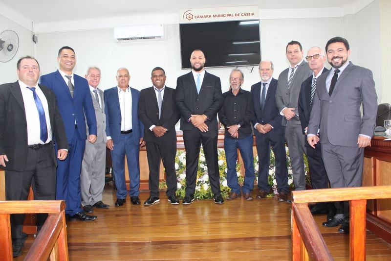 CÂMARA MUNICIPAL DE CÁSSIA REALIZA SESSÃO SOLENE DE POSSE DOS VEREADORES E ELEIÇÃO DA MESA DIRETORA, SESSÃO DE POSSE DO PREFEITO E VICE-PREFEITO.