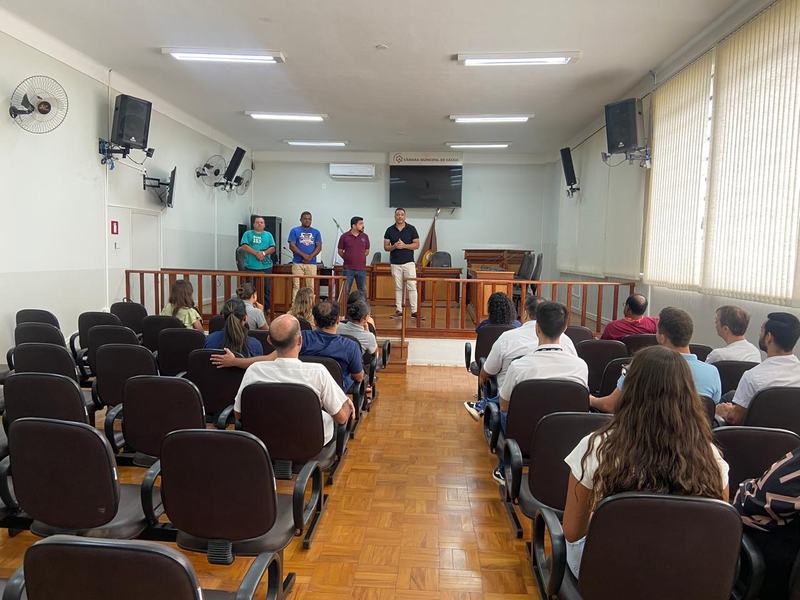 MESA DIRETORA DA CÂMARA DE CÁSSIA FAZ PRIMEIRA REUNIÃO DO ANO COM SERVIDORES DA CASA