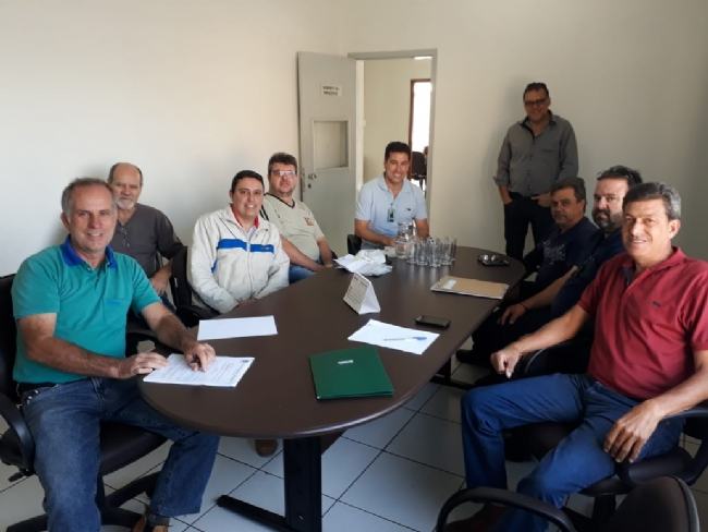 VEREADORES RECEBEM REPRESENTANTE DA CEMIG