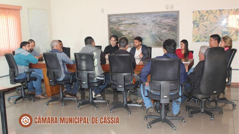 Vereadores e representantes da ACEC se reúnem com prefeito para discutir transporte universitário