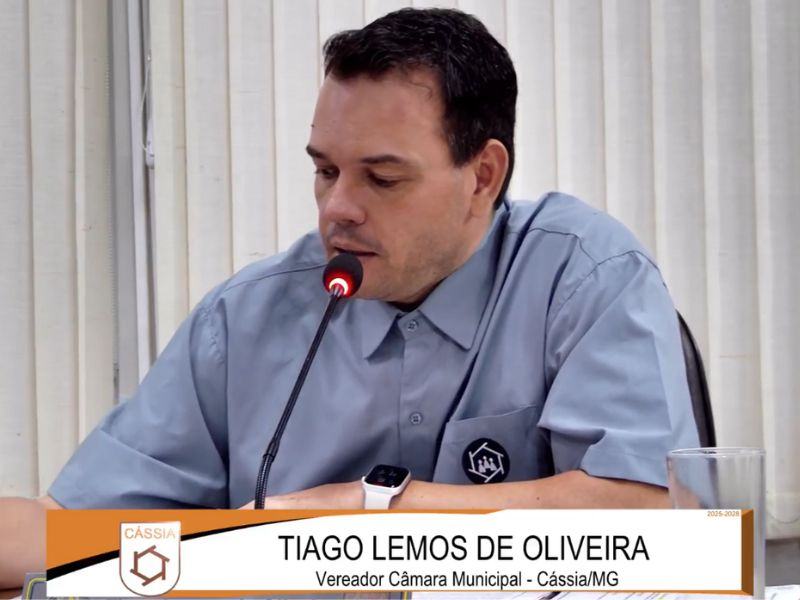 VEREADOR TIAGO CHANEL QUESTIONA RETIRADA E NOVA EXECUÇÃO DE CALÇAMENTO NA PRAÇA JUSCELINO KUBITSCHEK