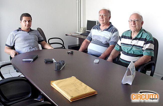 PRESIDENTE EZEQUIAS RECEBE PROPRIETÁRIOS DO LOTEAMENTO VITÓRIA LIPORONI