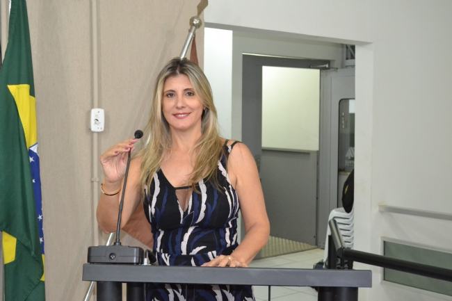 VEREADORA LUCIANA EVANGELISTA APRESENTA PROJETO QUE INSTITUI A CAMPANHA “NATAL SOLIDÁRIO”