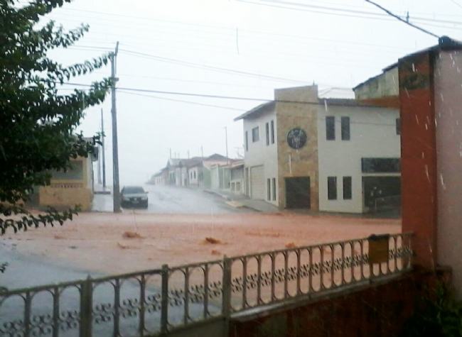 IMPLANTAÇÃO DE BACIA SECA PARA DESVIO DE ÁGUA DA CHUVA QUE DESCE PELA ESTRADA DA TORRE