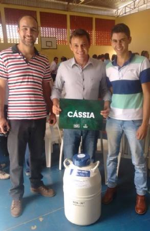 CÁSSIA FOI CONTEMPLADA PELO “PROGRAMA MAIS GENÉTICA” VOLTADO PARA O MELHORAMENTO DO GADO, QUE BENEFICIAR OS PRODUTORES RURAIS DA NOSSA REGIÃO.