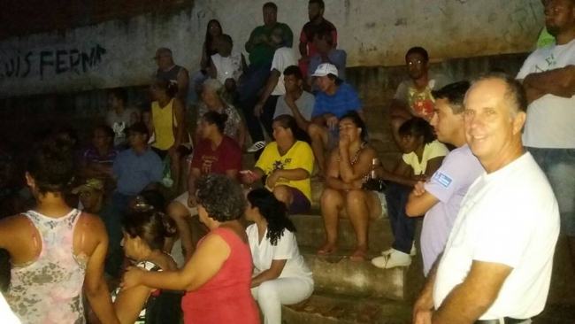 REUNIÃO COM PREFEITO, VEREADORES E COMUNIDADE LOCAL, DEFINE REFORMA DA QUADRA OLÍCIO PIRES, NA RUA QUINTINO BACAIUVA.