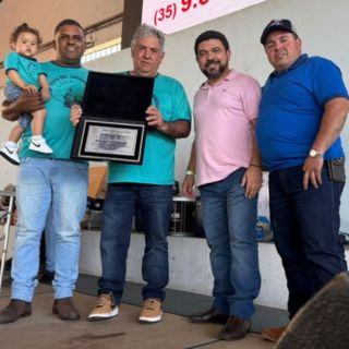 VEREADOR JHONY MAMÃO HOMENAGEIA CAMINHONEIRO NO DIA MUNICIPAL DA CATEGORIA