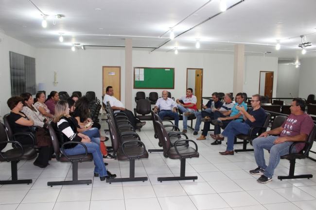 VEREADORES RECEBEM SERVIDORES MUNICIPAIS E REPRESENTANTES DO SEMPRE – SINDICATO DOS EMPREGADOS DA PREFEITURA