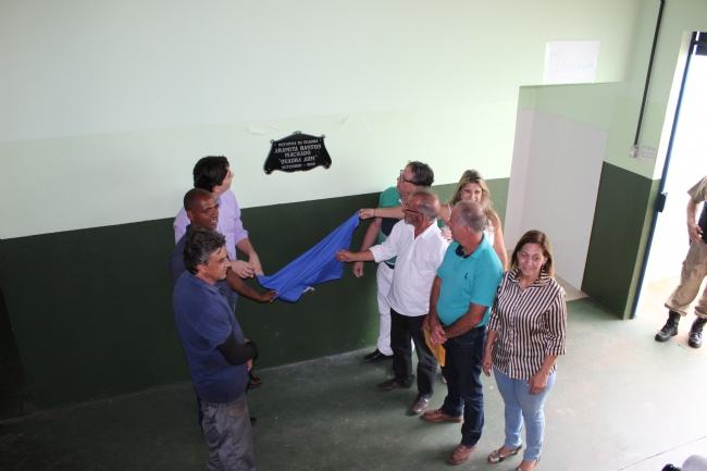 VEREADORES PARTICIPAM DE REINAUGURAÇÃO DA QUADRA A.B.M. – ARAMITA BASTOS MACHADO