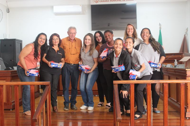 Câmara de Cássia dedica singela homenagem às funcionárias da Casa em comemoração ao Dia Internacional da Mulher