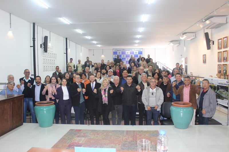 VEREADORES DE CÁSSIA MARCAM PRESENÇA NA SOLENIDADE DA ASSINATURA DO PROTOCOLO DE INTENÇÃO DO CAMINHO DA SANTIDADE