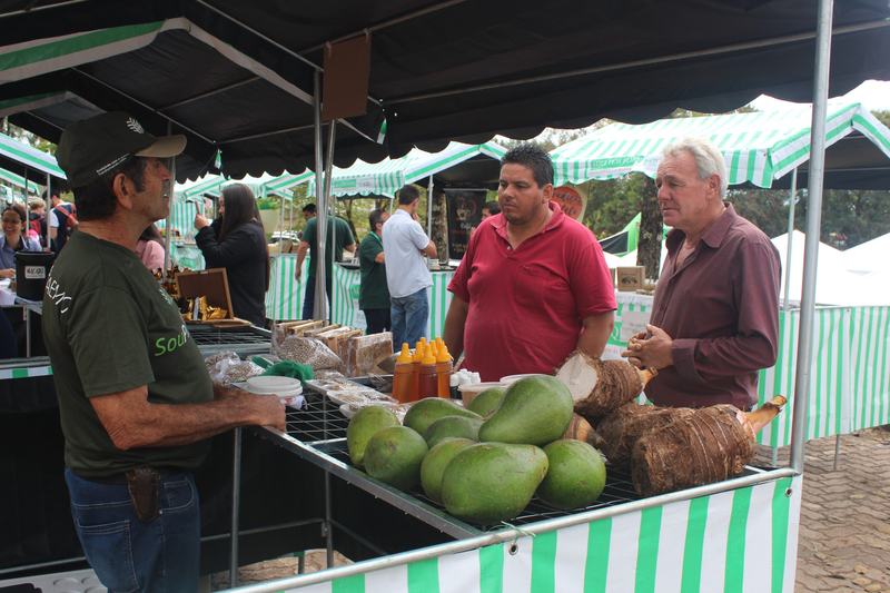 Vereador Flávio Rossato marca presença na 1ª Feira Regional de Tecnologia e Conhecimento para Agricultura Familiar em Passos