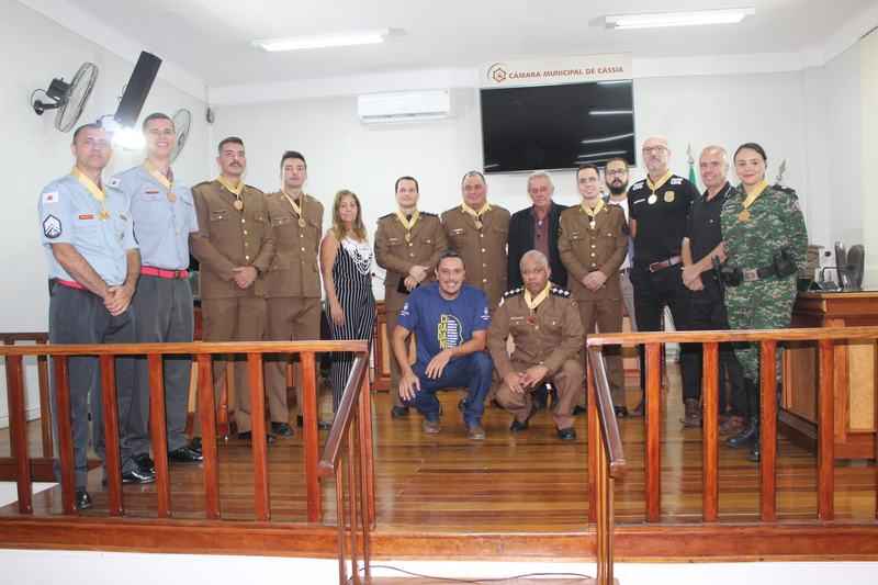 CÂMARA MUNICIPAL CÁSSIA ENTREGA MEDALHAS DO MÉRITO GUARDIÃO CASSIENSE – 2023