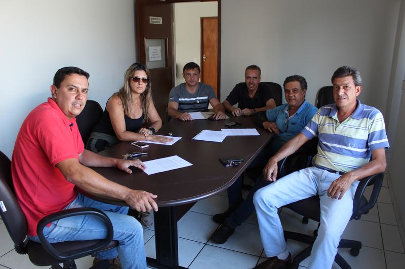 VEREADORES SE REUNEM APÓS TOMAREM CONHECIMENTO DOS FATOS OCORRIDOS DURANTE REUNIÃO DO SIPAT NA SEDE SOCIAL DO SEMPRE – SINDICATO DOS EMPREGADOS DA PREFEITURA