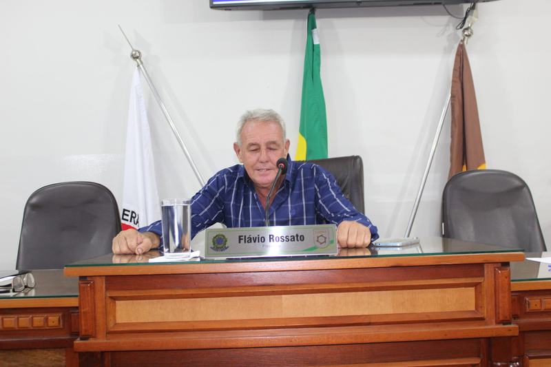 LIMPEZA E RECOLHIMENTO DE ENTULHOS EM VIA PÚBLICA