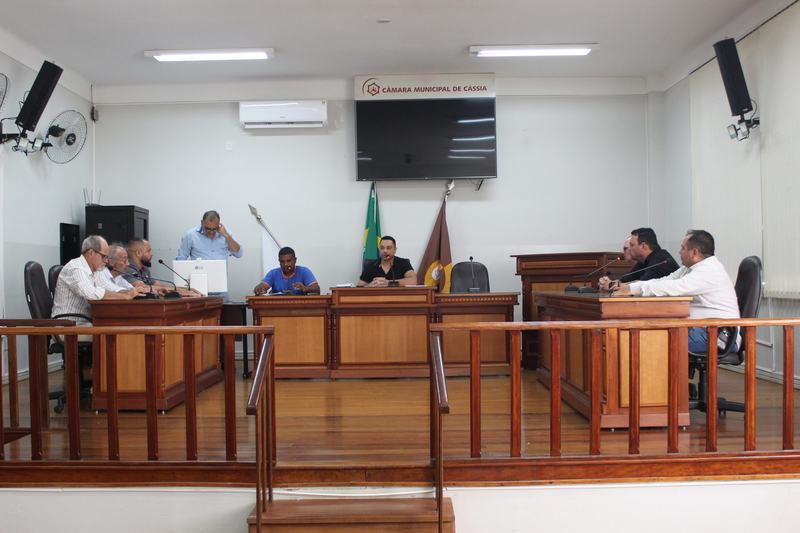 CÂMARA DE CÁSSIA REALIZA 1ª SESSÃO EXTRAORDINÁRIA DO ANO DE 2025