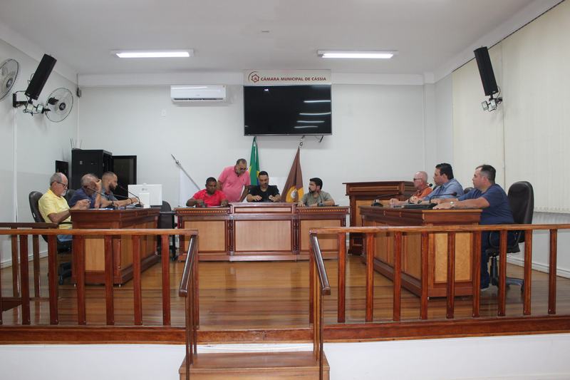 CÂMARA DE CÁSSIA REALIZA 3ª SESSÃO EXTRAORDINÁRIA DO ANO DE 2025
