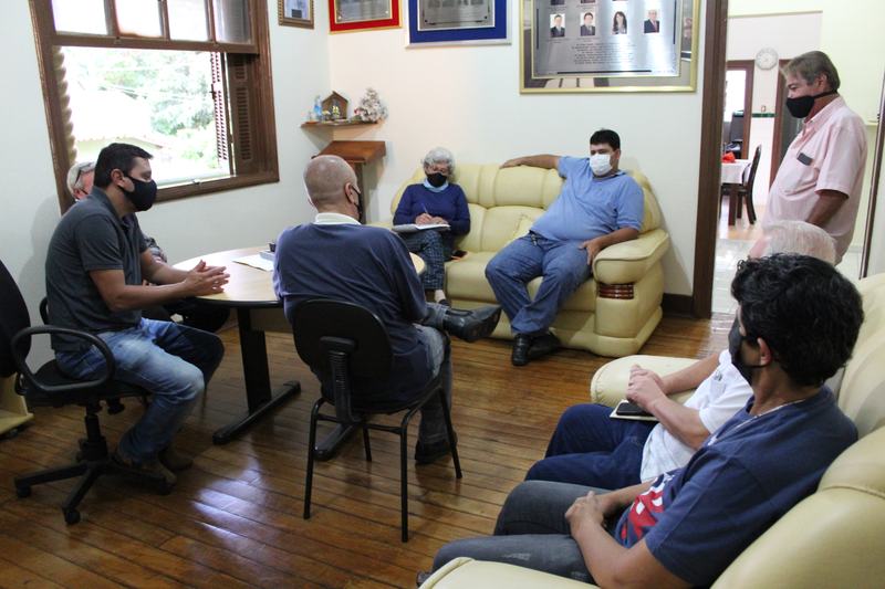 VEREADORES BUSCAM RECURSOS EM PROL AO HOSPITAL DE CÁSSIA