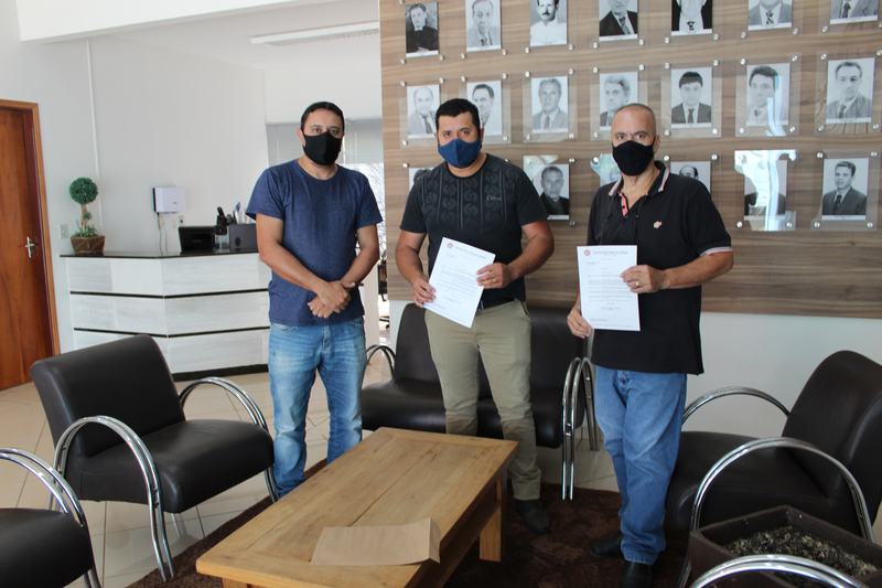 VEREADORES BUSCAM RECURSOS EM PROL DO HOSPITAL DE CÁSSIA