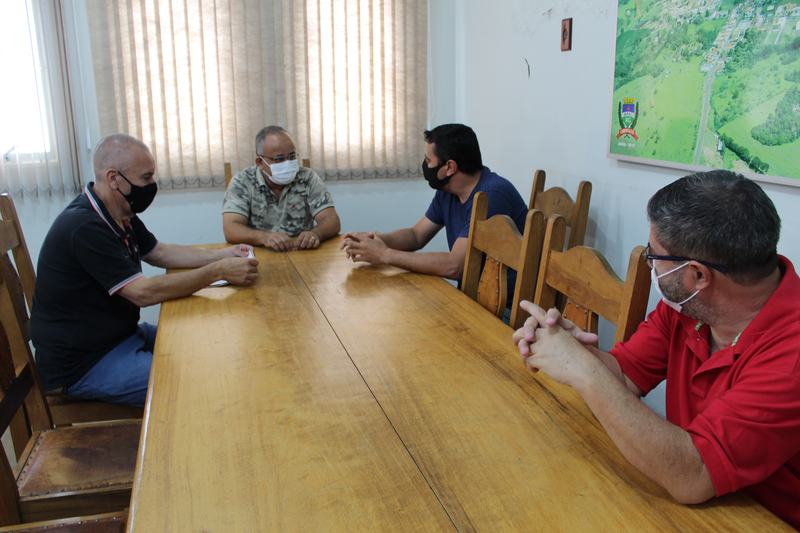 Vereadores se reúnem com prefeito de Ibiraci em busca de recursos para o hospital de Cássia