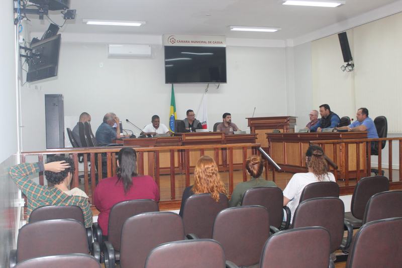 VEREADORES COBRAM ESCLARECIMENTOS SOBRE DEMISSÃO DE ESTAGIÁRIOS DO CRAS