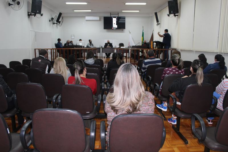 Vereadores e profissionais da educação discutem municipalização de séries iniciais da Escola Estadual Melo Viana