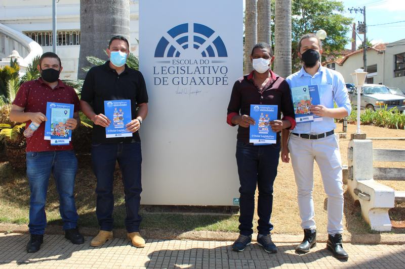VEREADORES VISTAM ESCOLA DO LEGISLATIVO E PARLAMENTO JOVEM DE GUAXUPÉ
