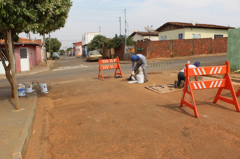 Atendendo solicitação do vereador Tião Lennon, prefeitura realiza serviço de sinalização no bairro Santa Rita