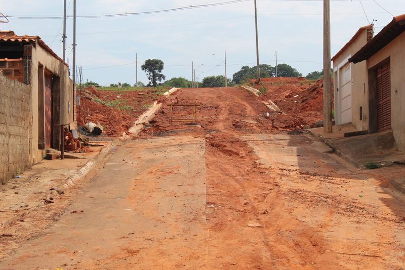 VEREADORES SOLICITAM INFORMAÇÕES SOBRE AS OBRAS DE INFRAESTRUTURA NO BAIRRO MARINO LIPORONI