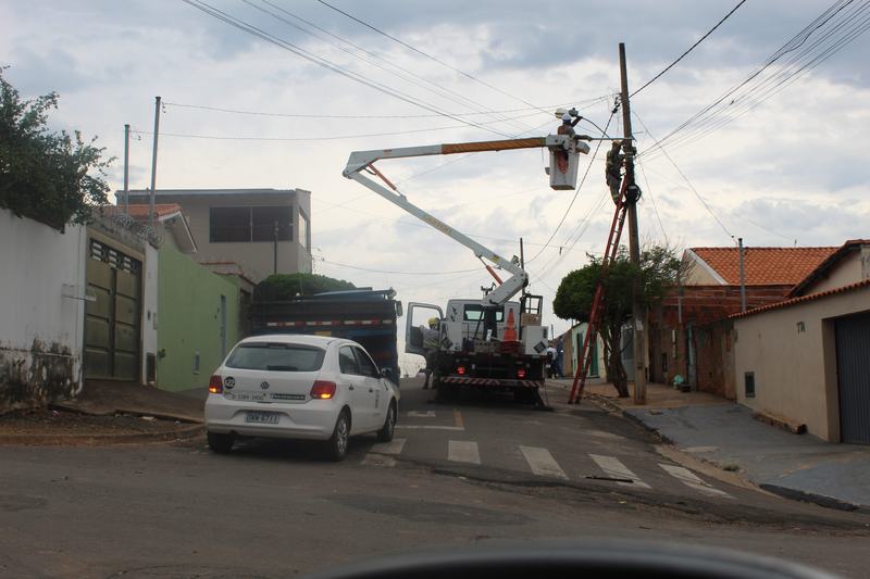 VEREADOR PRIMINHO SOLICITA INFORMAÇÕES SOBRE A POSSIBILIDADE DE REDUÇÃO DA TAXA DE ILUMINAÇÃO PÚBLICA