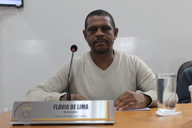 VEREADOR FLAVINHO BANANA SOCILICITA OBRAS DE TAPA-BURACOS EM VIAS PÚBLICAS