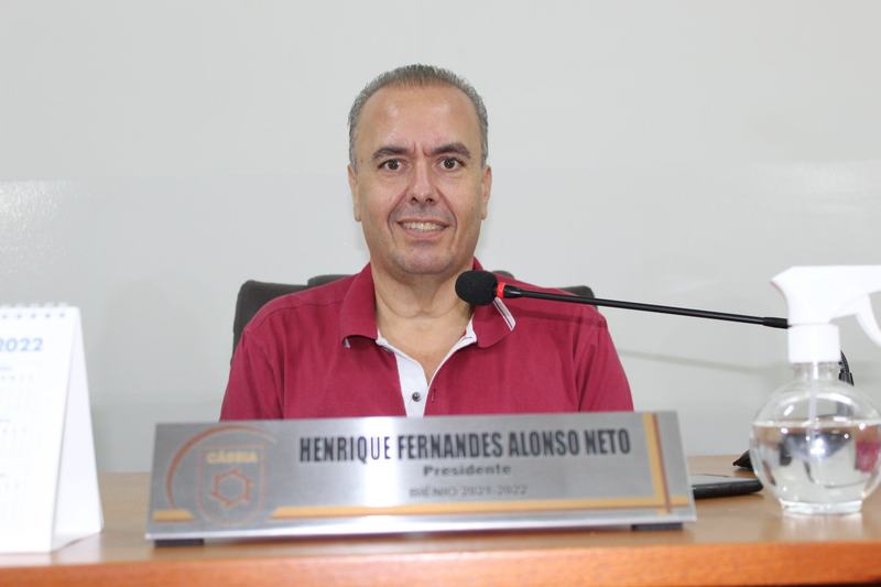 VEREADOR HENRIQUINHO SOLICITA LIMPEZA DE CÓRREGO