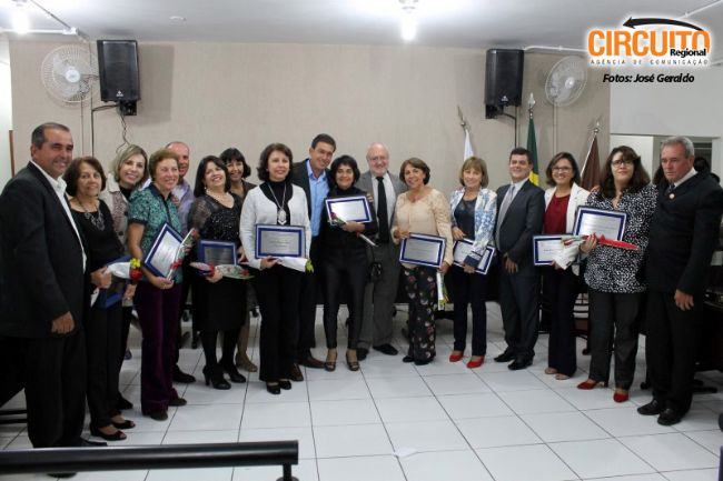 EM SESSÃO SOLENE, CÂMARA HOMENAGEIA 10 MULHERES DE DESTAQUE