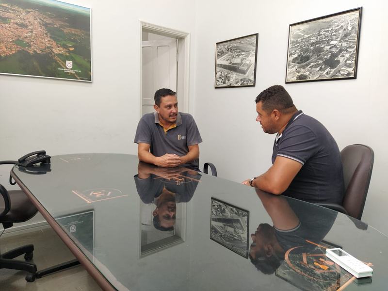 Vereador de Ibiraci visita Câmara Municipal de Cássia
