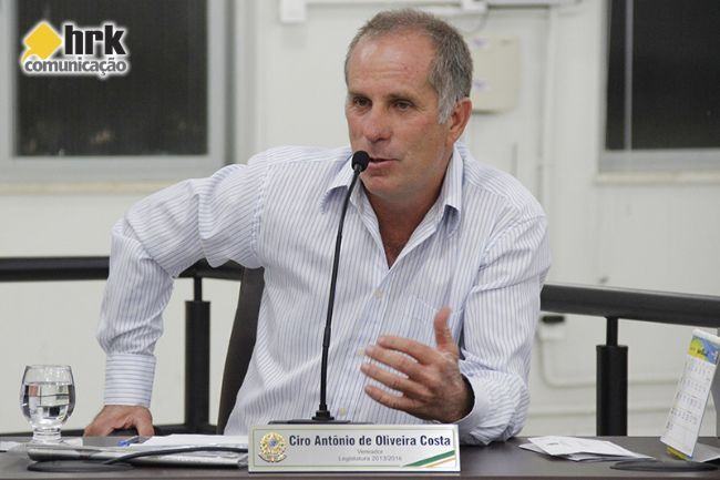 VEREADOR CIRO PEDE RETIRADA DE ÔNIBUS ABANDONADO DE VIA PÚBLICA