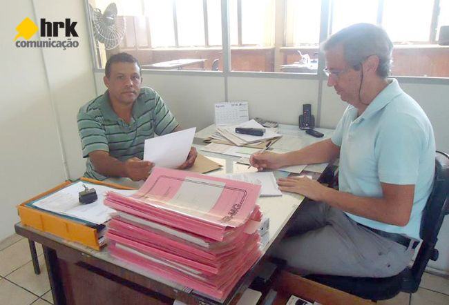 VEREADOR CLAUDINEI VISITA DER E ENTREGA MANIFESTO POPULAR