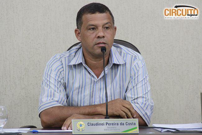VEREADOR CLAUDINEI PEDE SINALIZAÇÃO DE TRÂNSITO E SEMÁFORO