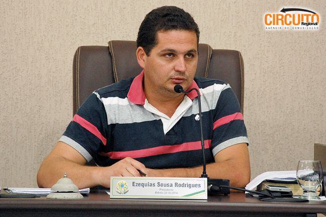 VEREADOR EZEQUIAS SOLICITA A DIMINUIÇÃO DE CARGOS DE COMISSÃO NA ADMINISTRAÇÃO MUNICIPAL