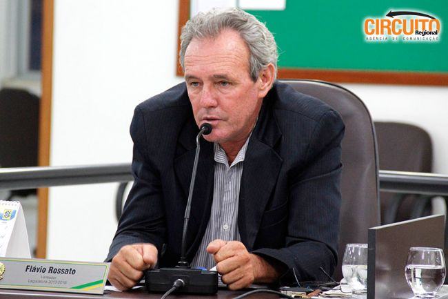 VEREADOR FLÁVIO PEDE IMPLANTAÇÃO DE REDUTORES NO BAIRRO SANTA RITA