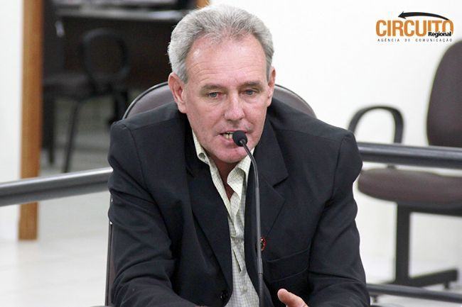 VEREADOR FLÁVIO PEDE MELHORIAS EM VIAS PÚBLICAS