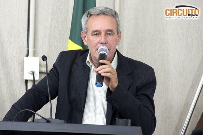 VEREADOR FLÁVIO PEDE MELHORIAS EM VIA PÚBLICA E ILUMINAÇÃO