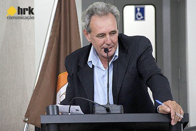 VEREADOR FLÁVIO PEDE MELHORIAS EM ÁREAS PÚBLICAS