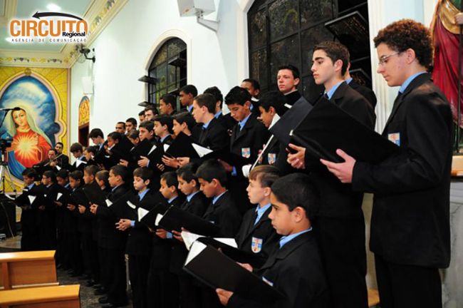 PEQUENOS CANTORES DE CÁSSIA VÃO SE APRESENTAR EM PETRÓPOLIS, NO RIO DE JANEIRO