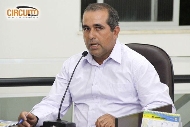 VEREADOR LEANDRO PEDE MELHORIAS EM PONTOS DE ÔNIBUS