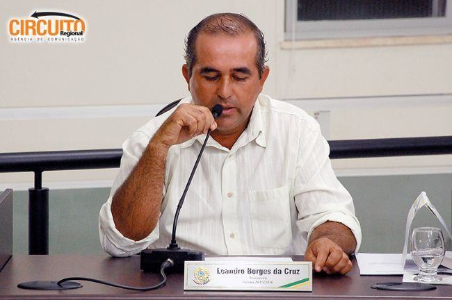 VEREADOR LEANDRO PEDE LEI PARA TERRENOS E IDENTIFICAÇÃO DE RUAS